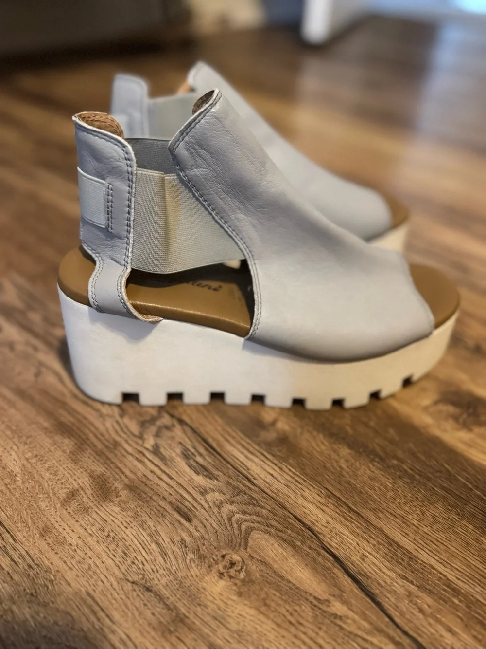 Piampiani contemporary white